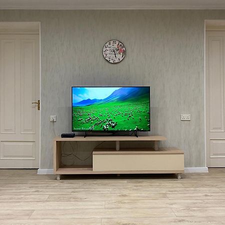 Spacious Dinamo Apartment Tbilisi ภายนอก รูปภาพ
