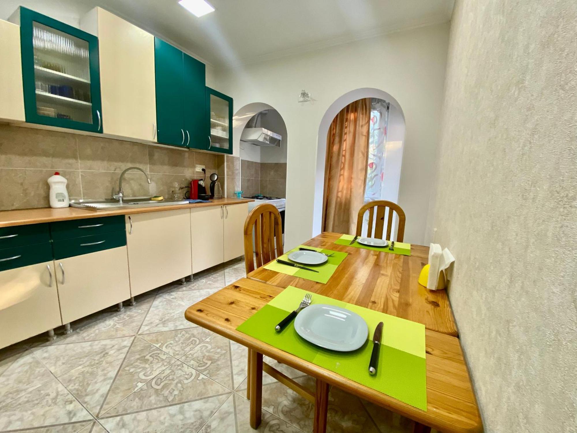 Spacious Dinamo Apartment Tbilisi ภายนอก รูปภาพ