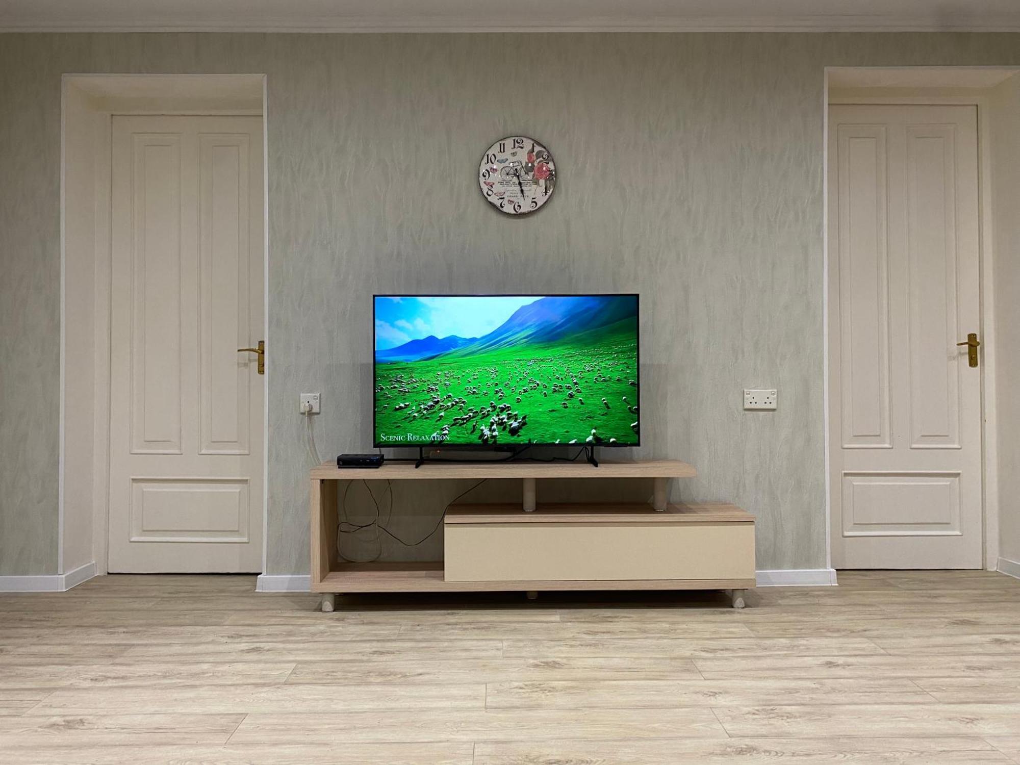 Spacious Dinamo Apartment Tbilisi ภายนอก รูปภาพ